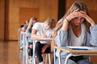 Po testu i plakali. Maturitu z matematiky chtějí nechat přezkoumat tisíce žáků - Seznam Zprávy